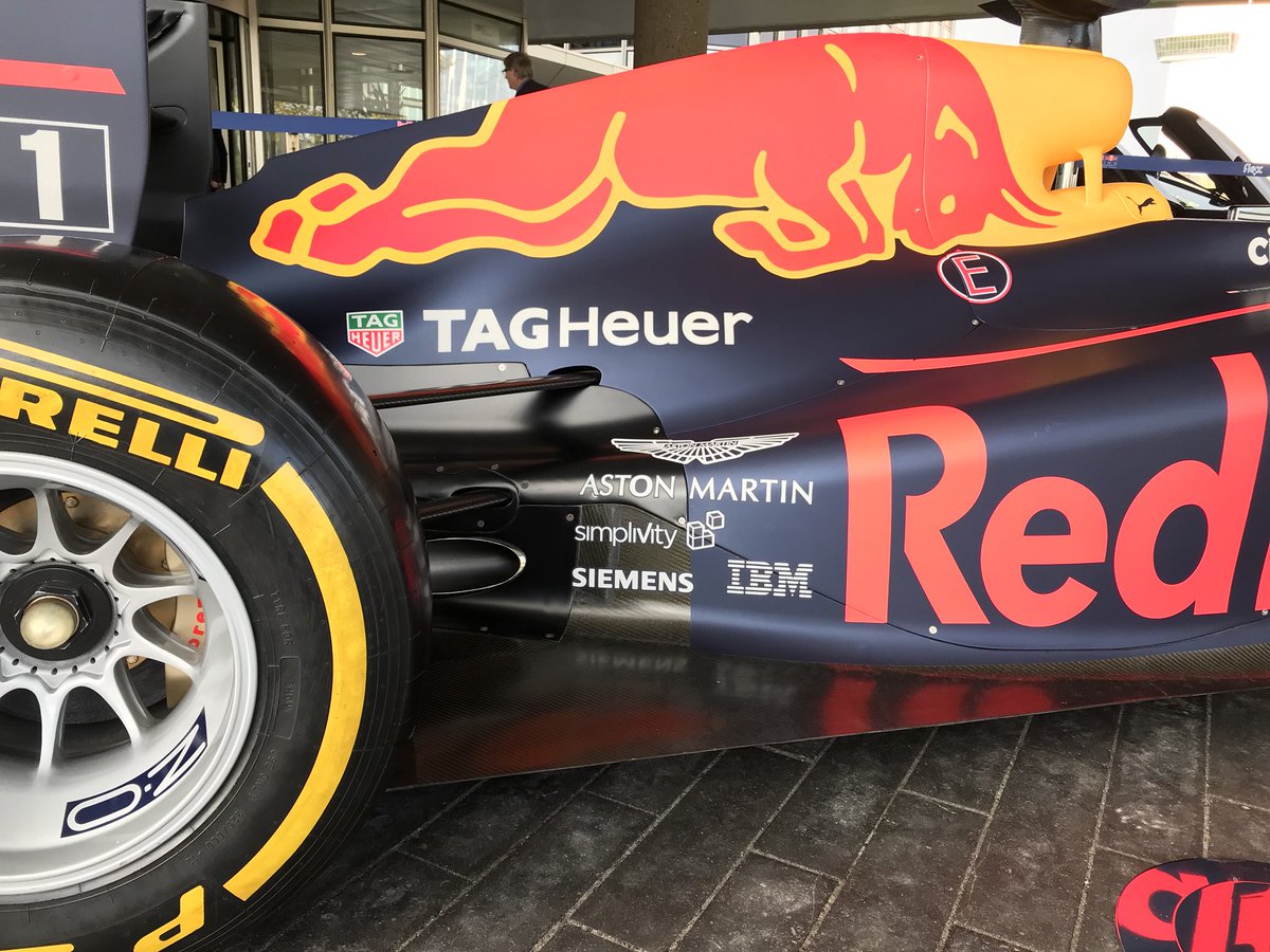 DLieuw's tweet photo. F1 auto van #MaxVerstappen staat voor de deur bij #IBM Watson IOT coming to you #redbullracing #WIOTCTY2017 https://t.co/NDmSt7hEGG