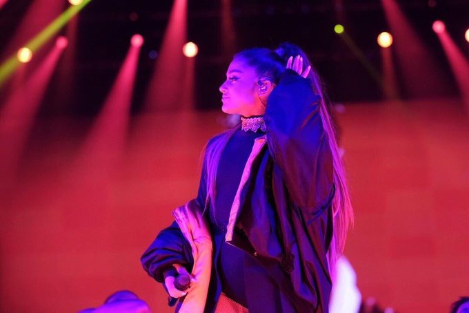connetionari's tweet photo. RT TO VOTE! it’s for us <3 #EMABiggestFansArianaGrande https://t.co/Bnsw6LlKTj
