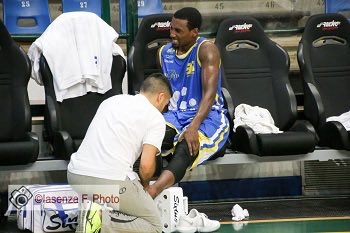 basketincontro's tweet photo. #A2Est #A2 #SerieA2 Montegranaro nota sull'infortunio di La’Marshall Corbett @PoderosaBasket https://t.co/VXvgNANhYE https://t.co/l42bXEUsFh