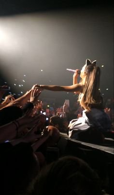 connetionari's tweet photo. rt to vote #EMABiggestFansArianaGrande https://t.co/o8yd5BBOHE