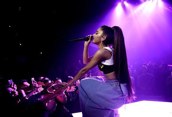 connetionari's tweet photo. rt to vote #EMABiggestFansArianaGrande https://t.co/o8yd5BBOHE