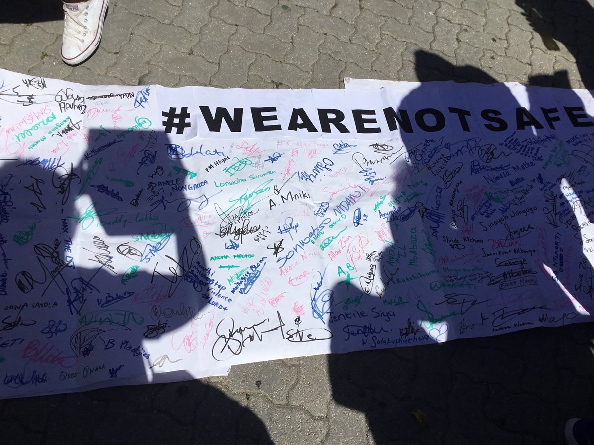 Sine_Madolo's tweet photo. Students signed on a banner to show support #NMUattack @AlgoaFMNews https://t.co/RCRZB83xpO
