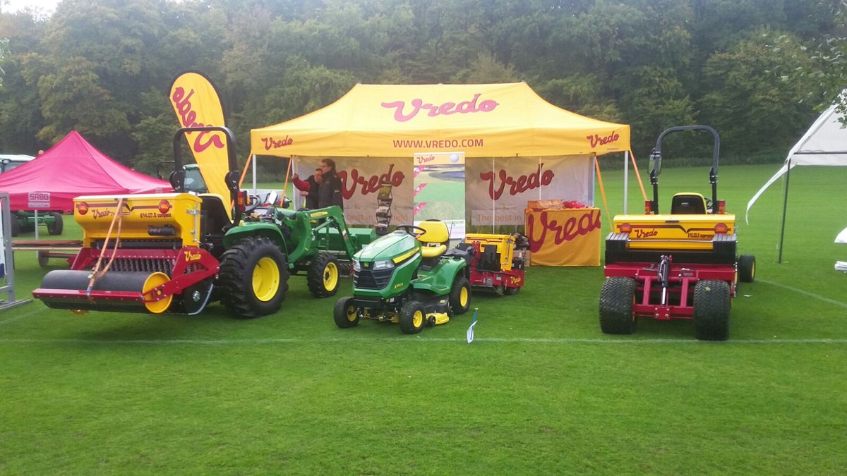VredoDodewaard's tweet photo. The show must go on in Luxemburg. #fineturf #Vredo #feltenfreres #journeedugazon https://t.co/djyyfFmoxS