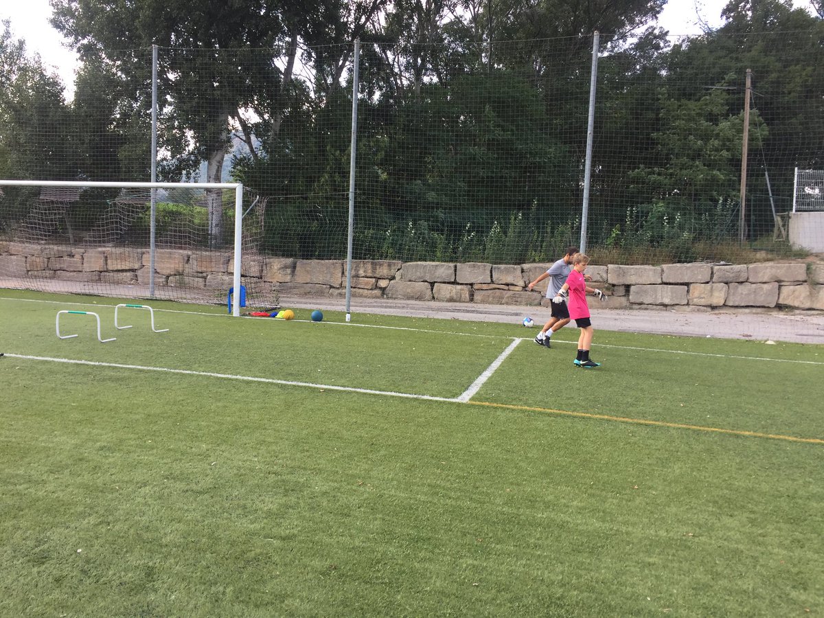 FTBLL_Genius's tweet photo. Iniciades les tecnificacions individualitzades #nousserveis #somhi #somfootballgenius https://t.co/pzMIrMQ619