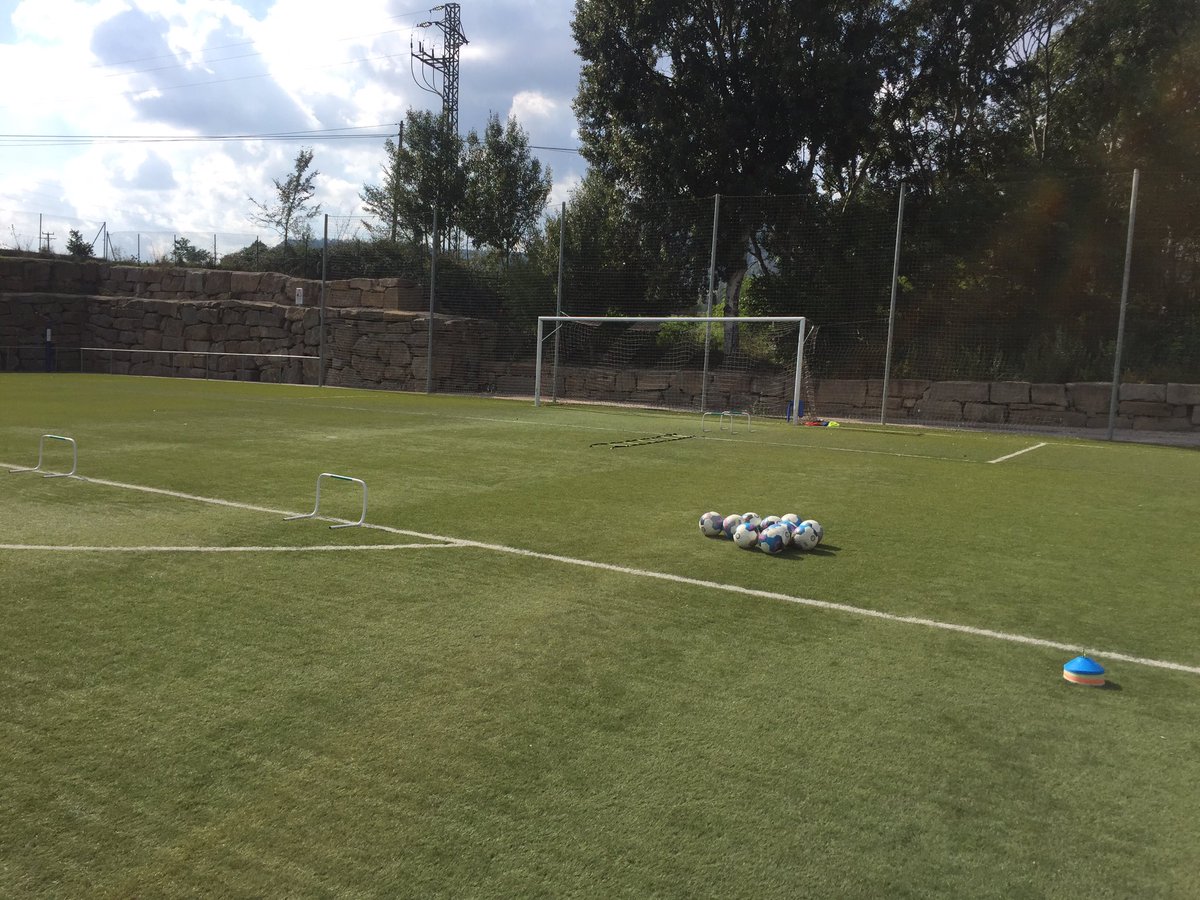 FTBLL_Genius's tweet photo. Iniciades les tecnificacions individualitzades #nousserveis #somhi #somfootballgenius https://t.co/pzMIrMQ619