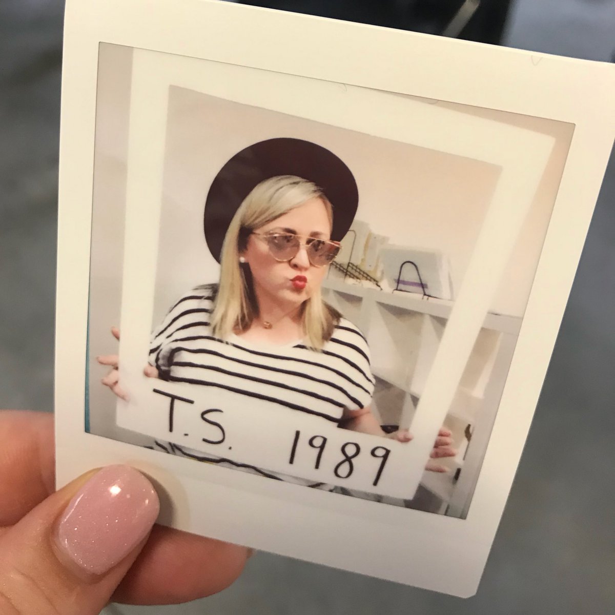 GeorginaAdcock's tweet photo. Sorry, the old Taylor canβt come to the phone right now.... #fakenews #socialdiaryparty #SDfake πΈπΈπΌπ https://t.co/QgNoFL9kKc