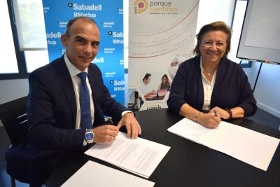 La #FundacionUMH firma un convenio de colaboración con <a href="/BancoSabadell/">Banco Sabadell</a> para la financiación de proyectos.

#BStartup  bit.ly/2xO7Y8s