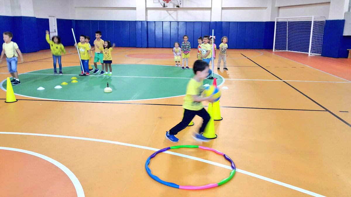 NazanBac's tweet photo. #osbep top toplama etkinliğimizde spor ile birlikte teşekkür etme davranışını pekiştirdik 👍🏻#sosyalbecerieğitimi #kindergarten @TugbaAbanoz https://t.co/0DA9JalfET