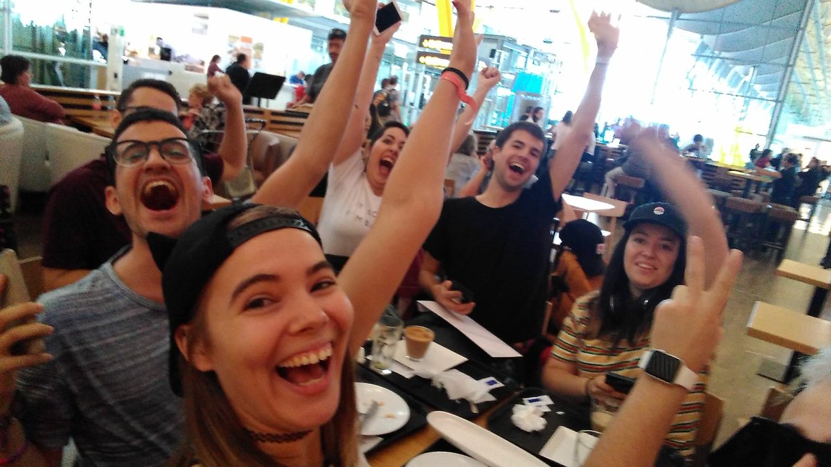 xurirux's tweet photo. Nos acabamos de enterar del cierre del canal de Dalas.
QUE EFERVESCENCIA DE FELICIDAD. https://t.co/BNgRSsbIx8