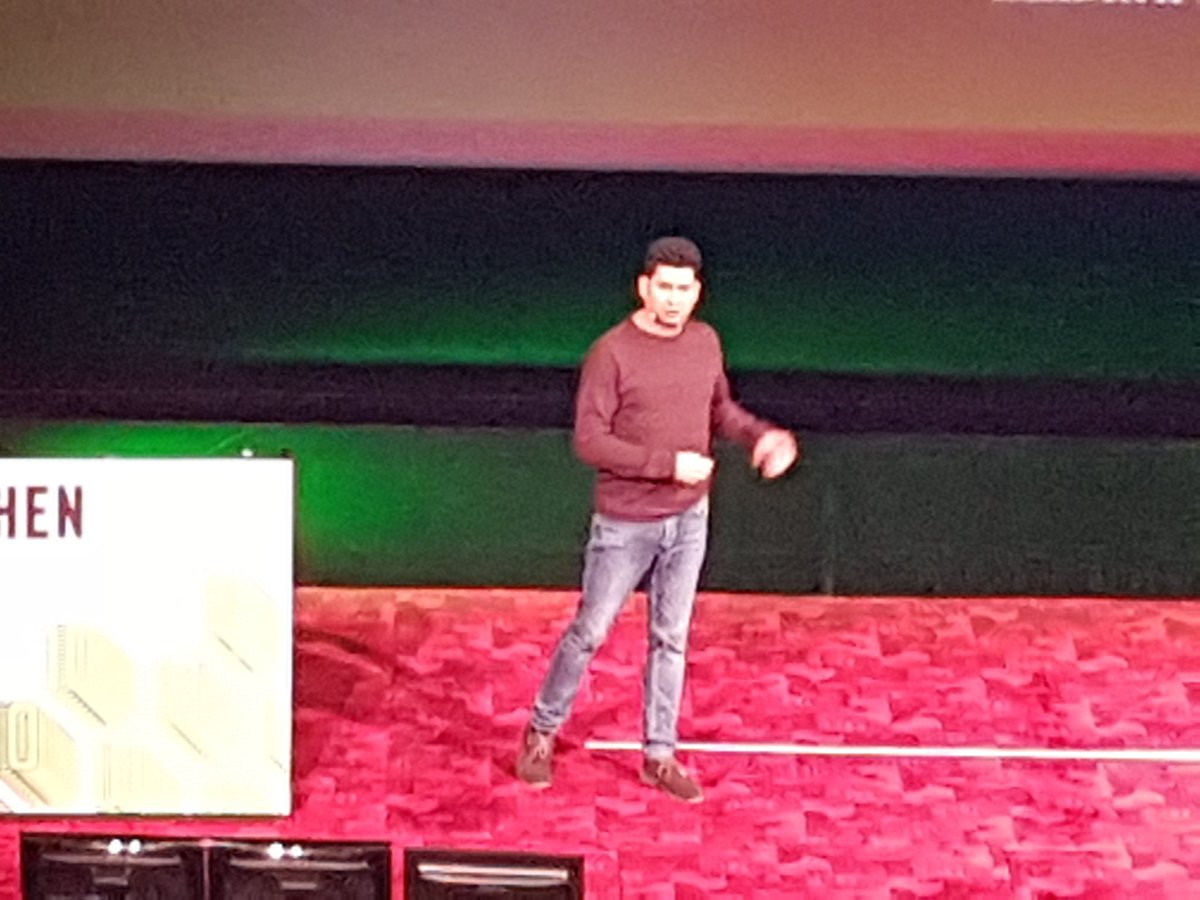 Amirsbay's tweet photo. Stephen Hay has still a big hand. #fronteers #stephenhay https://t.co/JF0dkfiEBc