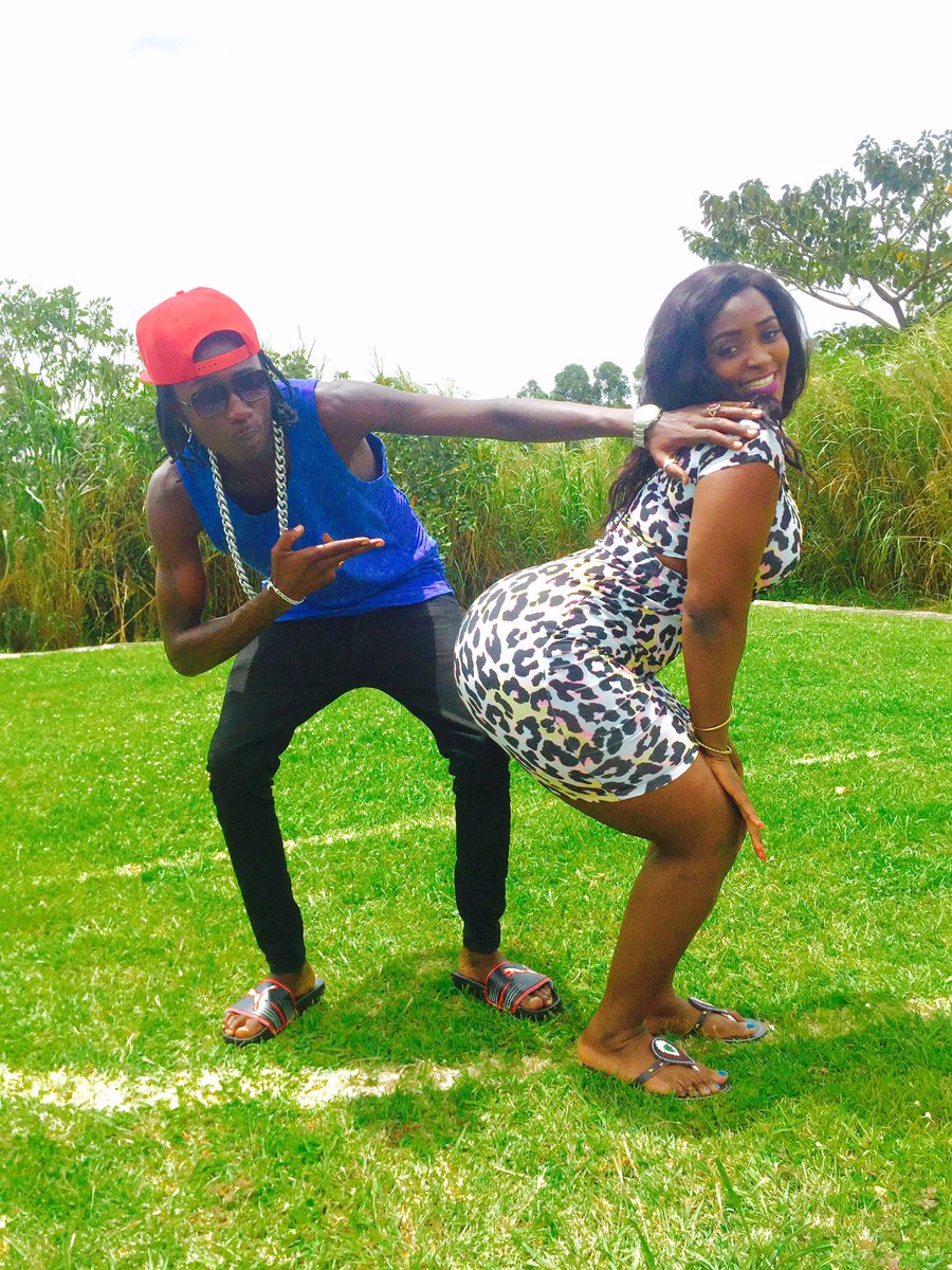 gaddafi_media1's tweet photo. @ZizaBafanaUg says "Togikwatako" eya @WinnieNwagi  😜😜😂😂😂  naye mba kuba nze hoo 😜😜🤓🤓 https://t.co/CmSsjo0sBH