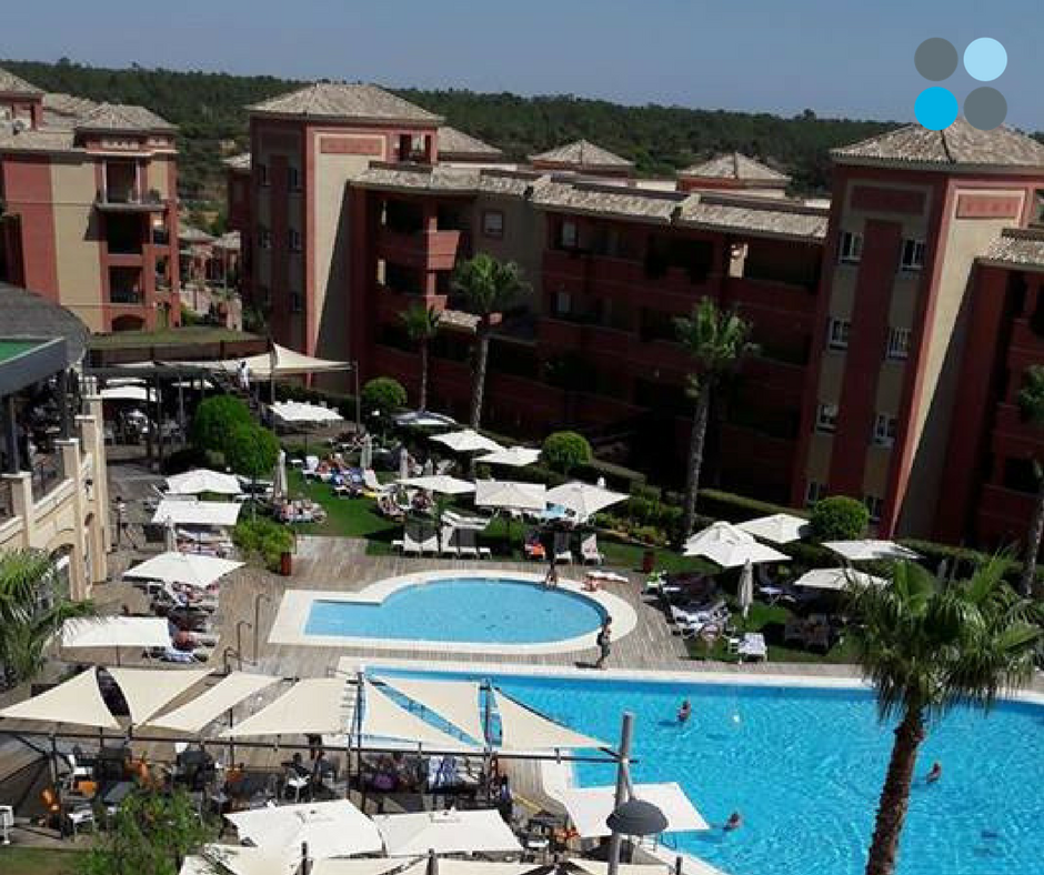 AMAResort's tweet photo. ¿Azul cielo o azul piscina? ¡En AMA tienes los dos! 💦🌈☀️
 
📷 Mariël Veldhuis https://t.co/f2PD7xkbmw