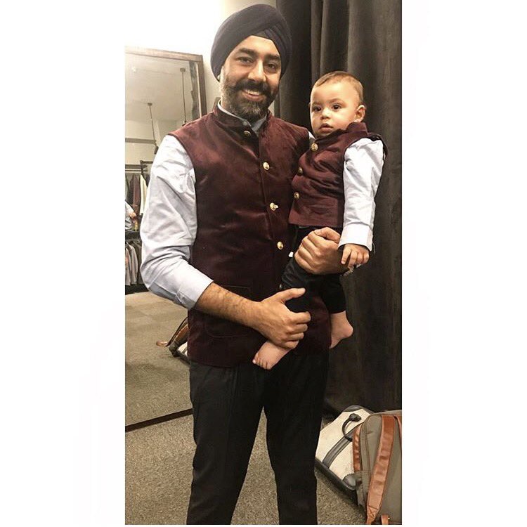 MR BUTTON tweet media