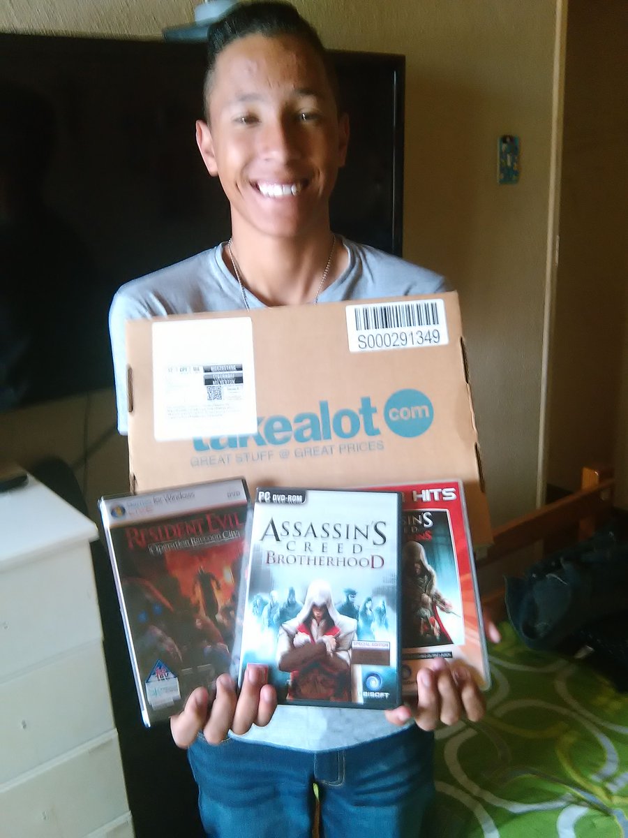 Janineboland's tweet photo. #FunDelivered Extremely happy kid thanks to brilliant service and super duper fast + efficient delivery. Thanx @TAKEALOT, you're No1!! https://t.co/gD8GOVJfW2
