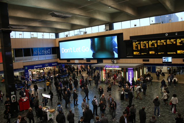 centurybooksuk's tweet photo. So who saw these INCREDIBLE screens at Euston? @HarlanCoben #DontLetGo #SuperThursday #SuperAuthor🤣 https://t.co/VziSFIysft