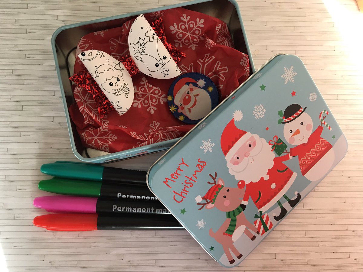 sboutique_b's tweet photo. Festive Friday! #christmas #chocolate #bow #handmade #colouring https://t.co/wBJ5cVu0fZ