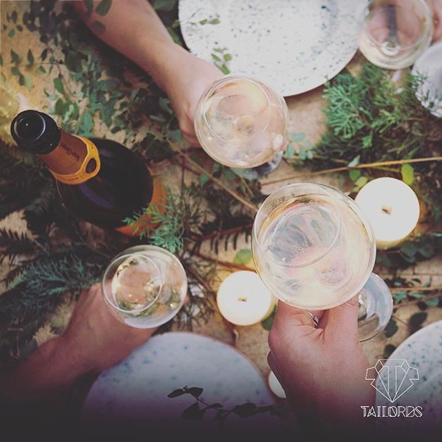_TAILORDS_'s tweet photo. ¡Ya es viernes! Hoy toca disfrutar y brindar por el fin de semana 🥂 🤗 #tailords #FelizFinde #smartdressonly https://t.co/fRKIE4A0dE https://t.co/DQXpJgng5M
