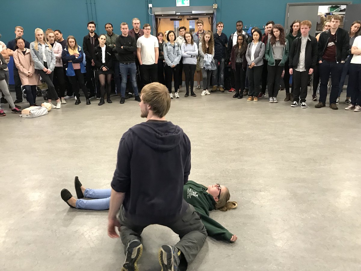 LeedsLINKS's tweet photo. Great night at our #GIAG last night! 112 students taught life saving skills! @LeedsUniUnion  @SJAStudentVol @stjohnambulance https://t.co/B454349Ihg