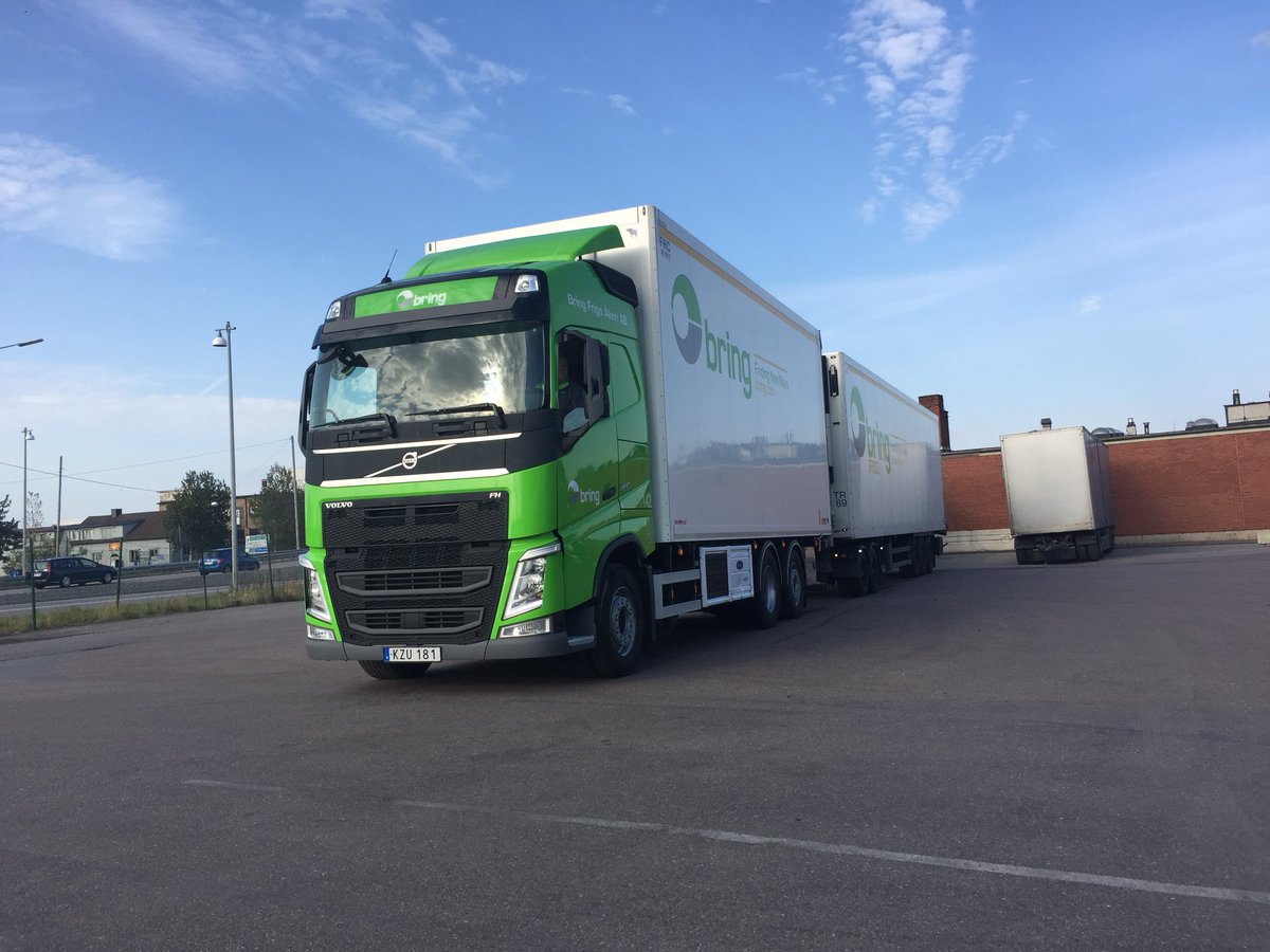 HerveRebillon's tweet photo. Projet #AutoFreight la Suède testera d’ici 2020 le premier camion long (30,32m 80T) autonome (marque Volvo) entre Göteborg et Bonas (74km). https://t.co/Plkv1K7KLL