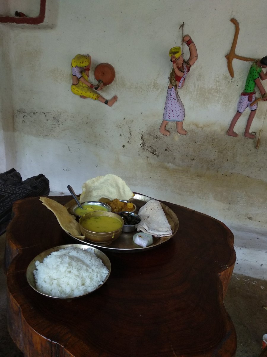 AlpaviramOnline's tweet photo. ...and here comes the #food! #foodie #FoodieFriday #FridayFeeling #lifeidgood #Chhattisgarh #FoodMadeGood17 #joyoftravel #ttot #Alpaviram https://t.co/UmQXlVSZT4