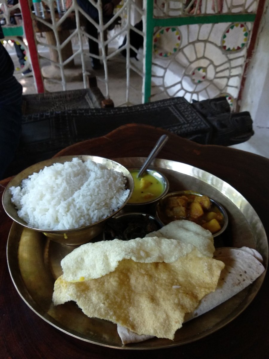 AlpaviramOnline's tweet photo. ...and here comes the #food! #foodie #FoodieFriday #FridayFeeling #lifeidgood #Chhattisgarh #FoodMadeGood17 #joyoftravel #ttot #Alpaviram https://t.co/UmQXlVSZT4
