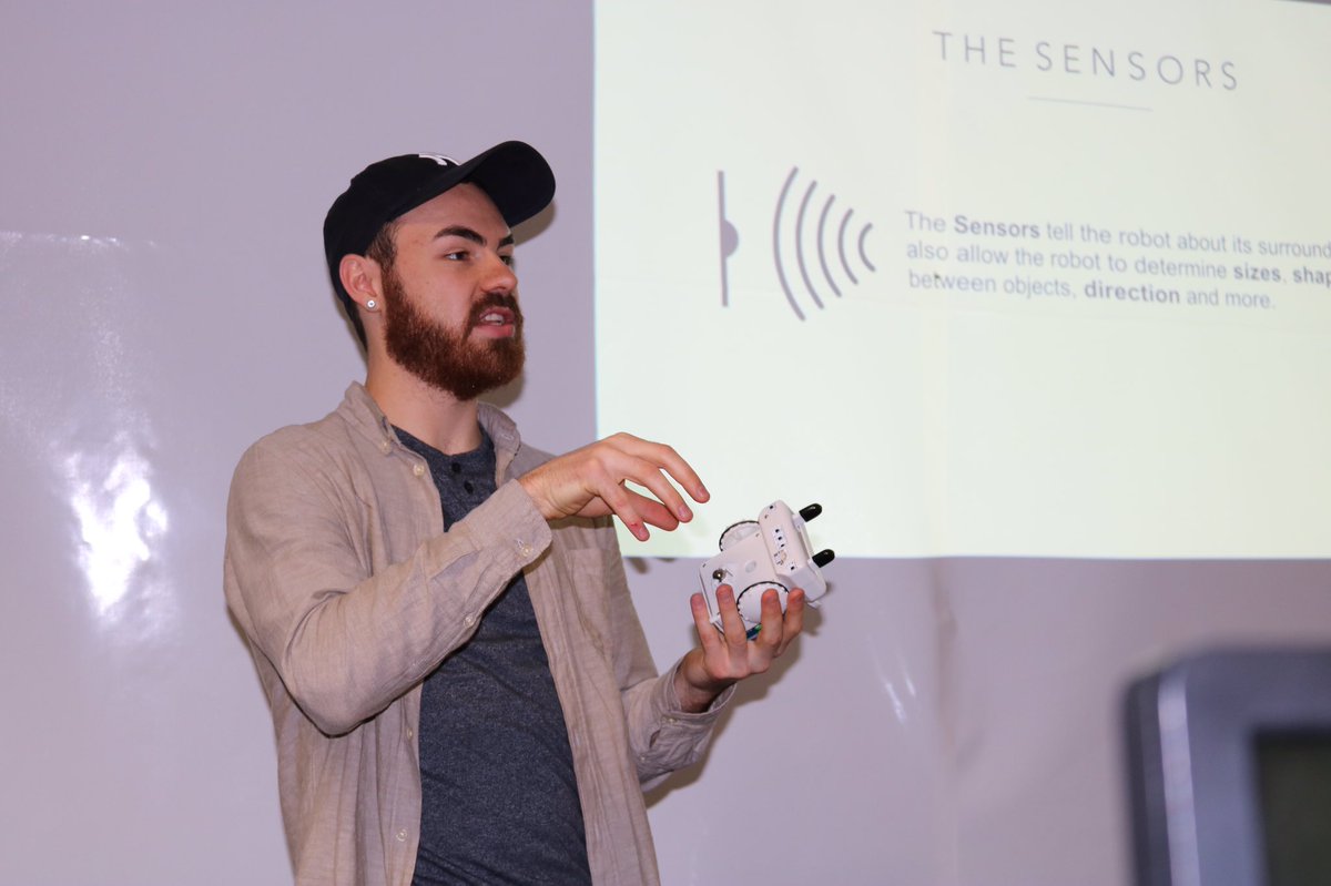 ILAF_Foundation's tweet image. @keanlaurens from I-AM Media facilitating session on robotics @africateengeeks @SasolSA @unisa #festivalofcode