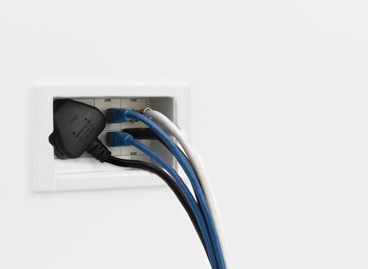 _syncbox's tweet image. Syncbox looks aesthetically better than the current system being installed, order today for next day delivery! #liveinstall #avtweeps #proav