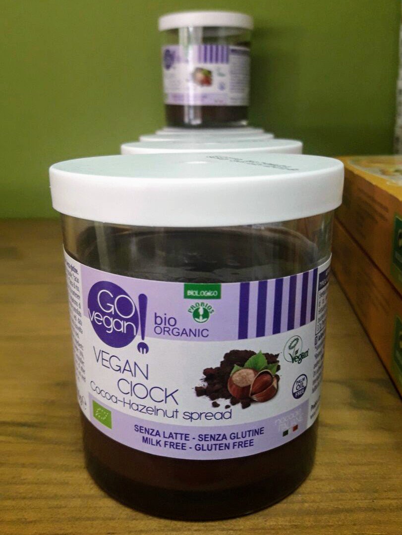 ShiitakeStCugat's tweet photo. Celebrem que avui és #divendres amb aquesta crema de cacao amb avellanes, a part de ser #ecològica, no conté ni llet ni gluten! 😊❤️ https://t.co/U88UVoHOpn
