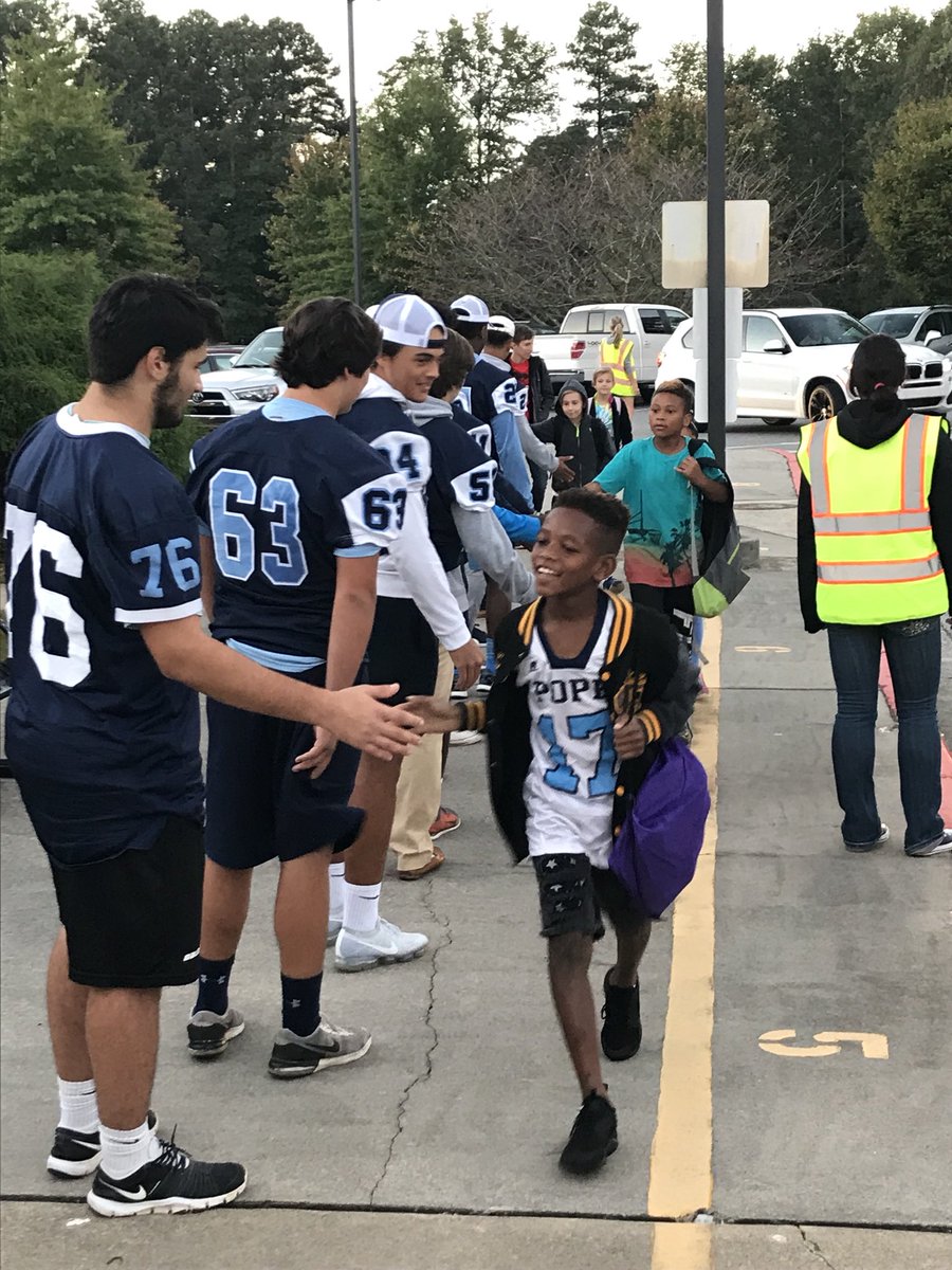 CoachTabGriffin's tweet image. Carpool at Murdock Elementary School. Thanks for having us out. #PopeFamily