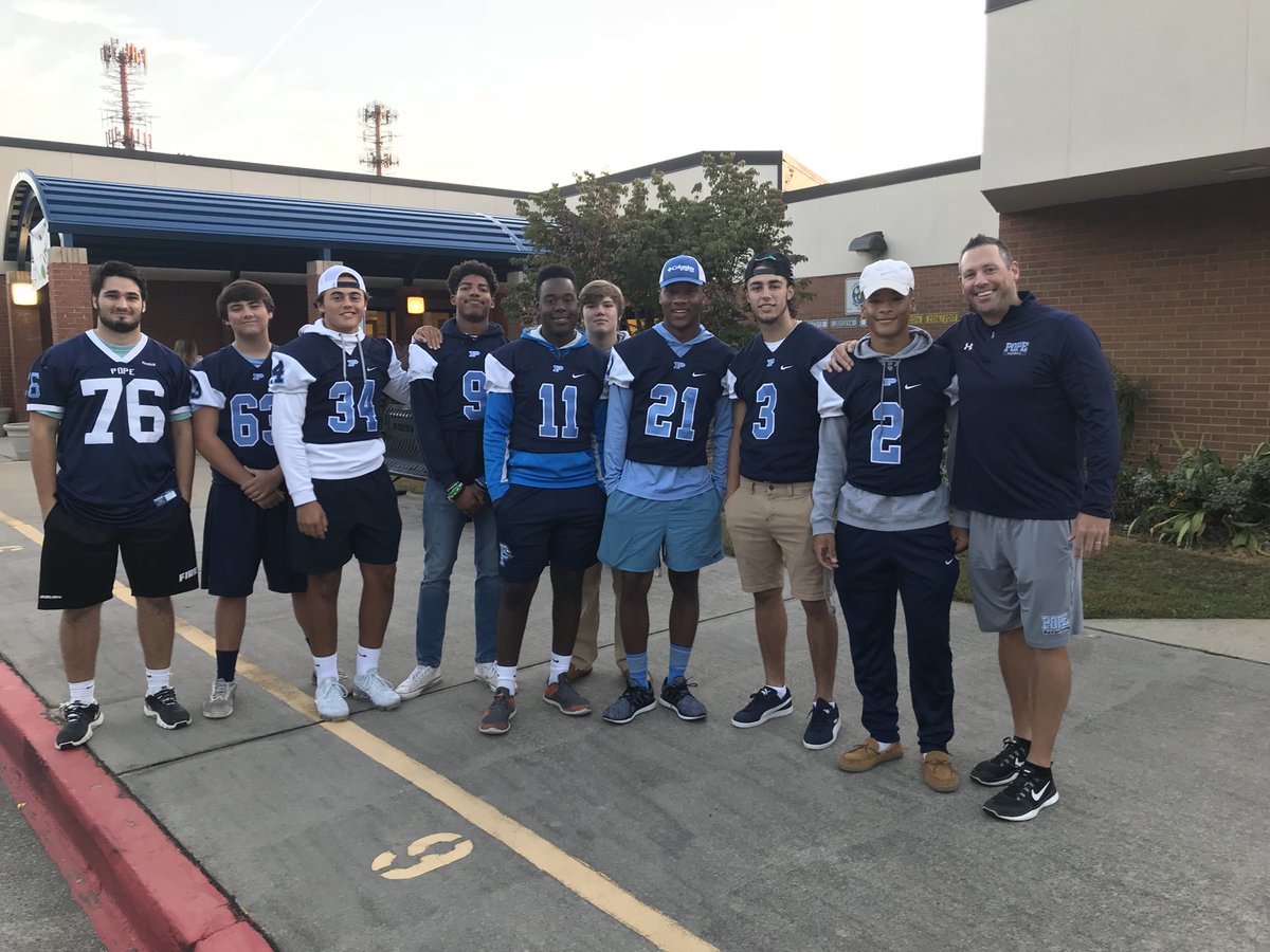 CoachTabGriffin's tweet image. Carpool at Murdock Elementary School. Thanks for having us out. #PopeFamily