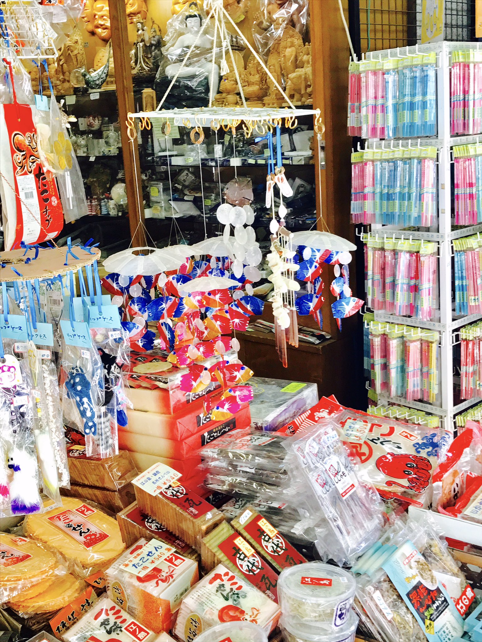 湘南らぱん Twitterissa 江ノ島内の参道には色んなお土産屋さんが並んでいるんですが やっぱり海があるからか貝細工やシェルを吊るした飾りとかが多いです 巨大な貝を見かけると えっこれ湘南で獲れるの とちょっと興奮します 湘南 藤沢 江ノ島 藤沢 湘南らぱん Twitterissa 江ノ島内の参道には色んなお土産屋さんが並んでいるんですが やっぱり海があるからか貝細工やシェルを吊るした飾りとかが多いです 巨大な貝を見かけると えっこれ湘南で獲れるの とちょっと興奮します 湘南 藤沢 江ノ島 藤沢