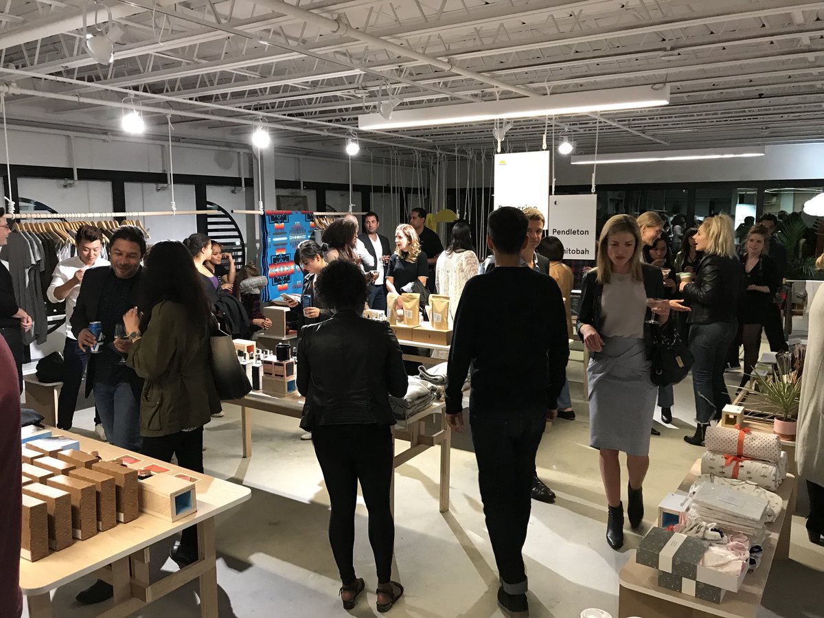 ParisaCarello's tweet photo. What a great way to shop! Good music, Massages by @SootheApp  &amp; lots of other amazing products #SleepoverTO 950 QueenStW #Shopping #Toronto https://t.co/Tc5hc48liR