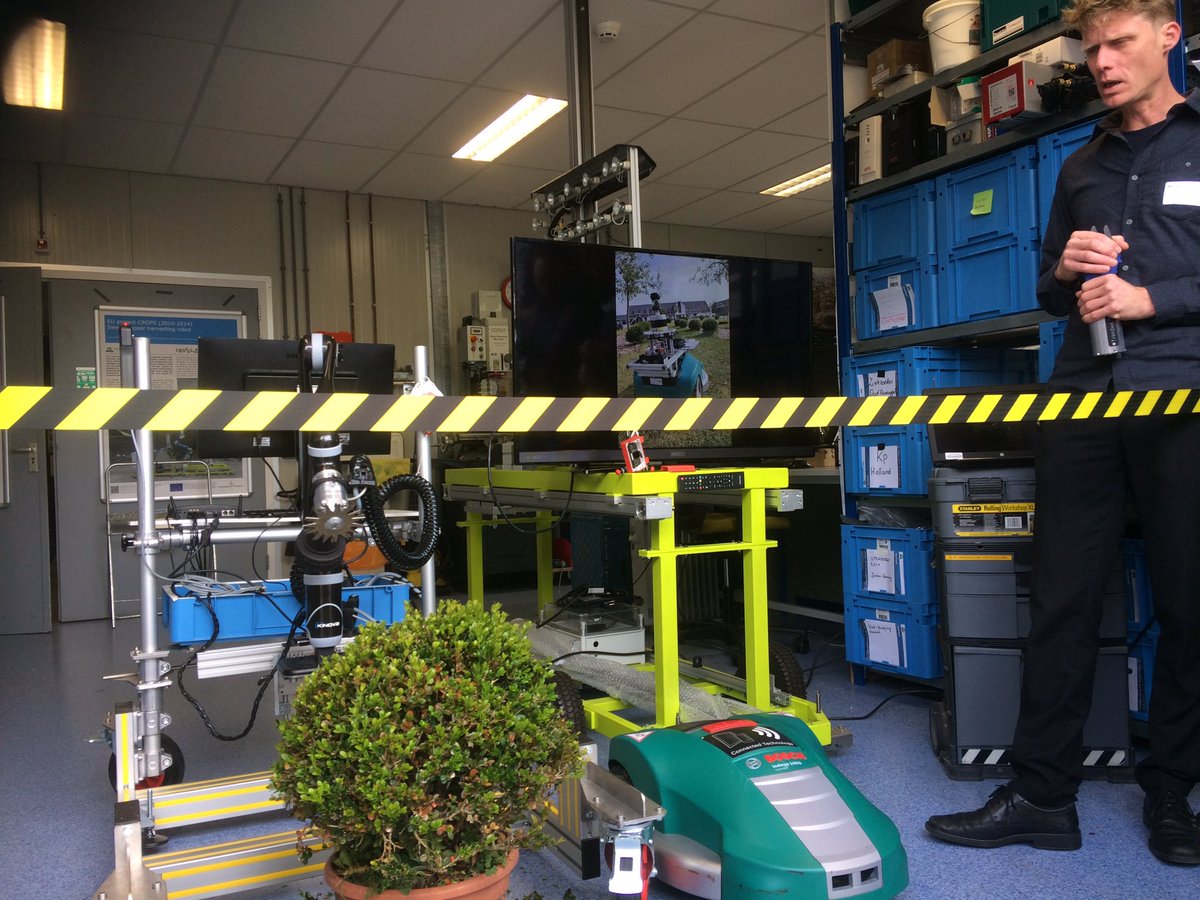 WURplant's tweet photo. Trimbot; development of tools for a pruning robot: Robots @wur will prune bushes in your garden soon #trimbot #agrofoodrobotics https://t.co/EvfWLj1ucU