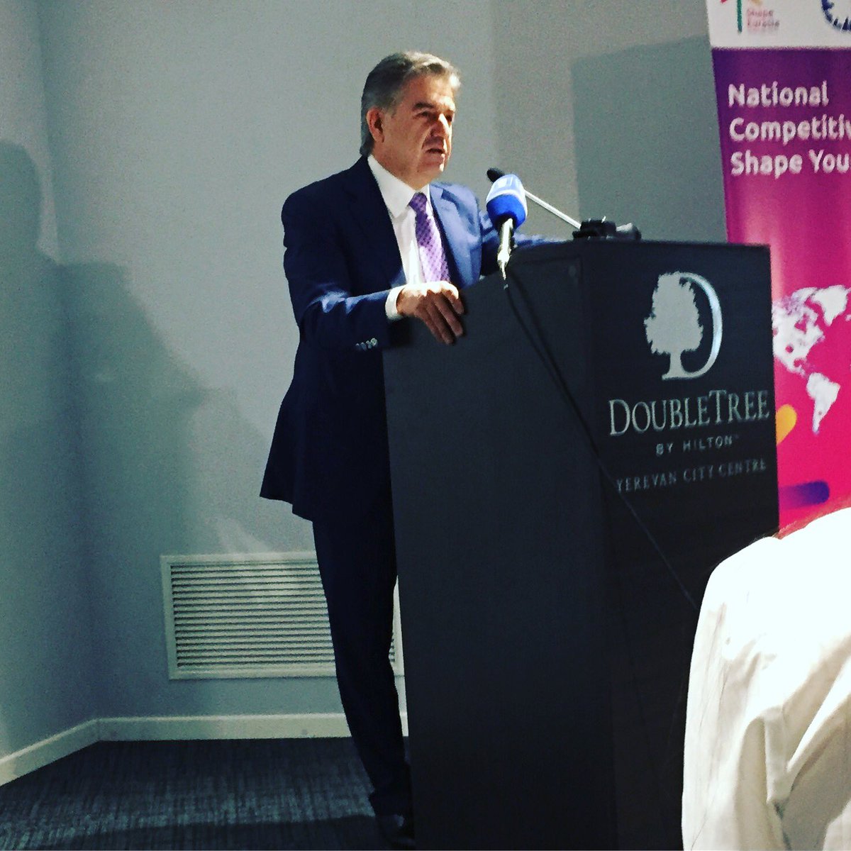 ZahidMahmood7's tweet photo. In #Armenia for @GlobalShapers #ShapeEurasia2017 "National Competitiveness" with PM Karen Karapetyan. #Change #Society #YouthDevelopment https://t.co/prpKPx5ps9