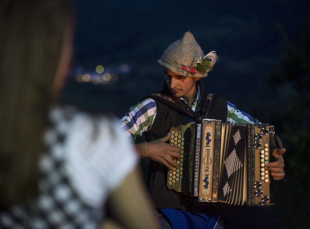 Morgen Auftaktevent Törggelen am Ursprung! #Suedtirol #toerggelen
suedtirol.info/de/erleben/toe…