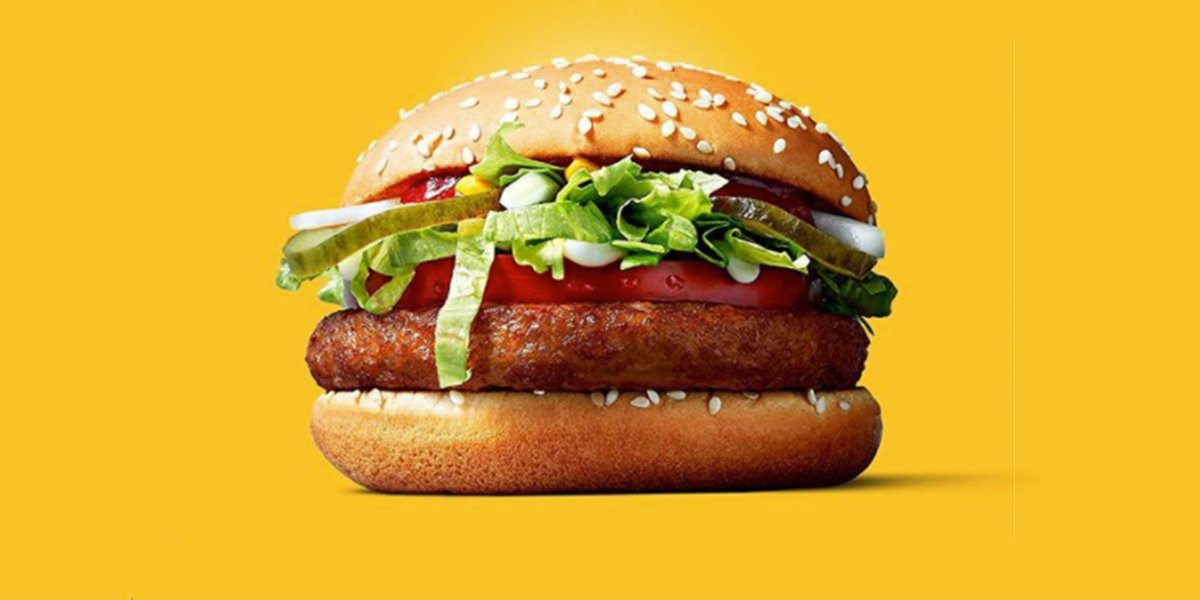 CosmopolitanUK's tweet photo. McDonald's is testing a "McVegan" burger https://t.co/GQdWXYRhwA https://t.co/QNi935d1Jk