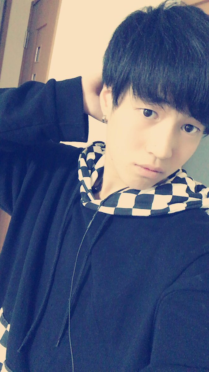 Net_07_sora's tweet photo. 珍しく髪セットしてないから違和感あるよーって https://t.co/OcaOunKtZQ