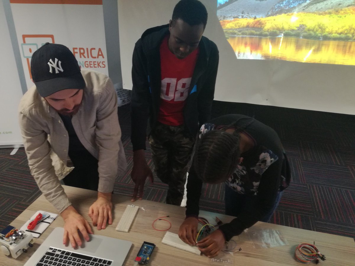 Bongi_ATG's tweet image. Our geeks are already applying their skills....Whooooop Whooooop!!!! @africateengeeks @keanlaurens #FestivalOfCode