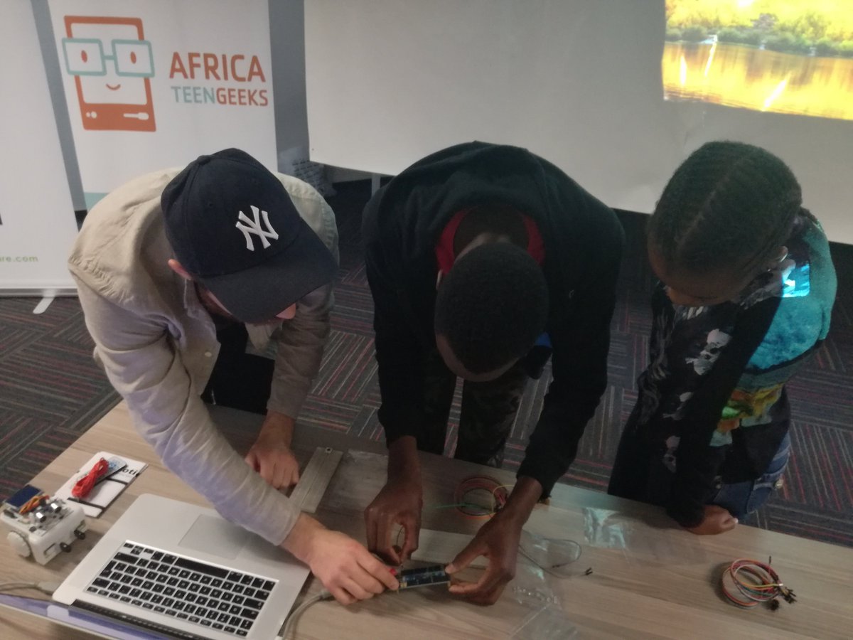 Bongi_ATG's tweet image. Our geeks are already applying their skills....Whooooop Whooooop!!!! @africateengeeks @keanlaurens #FestivalOfCode