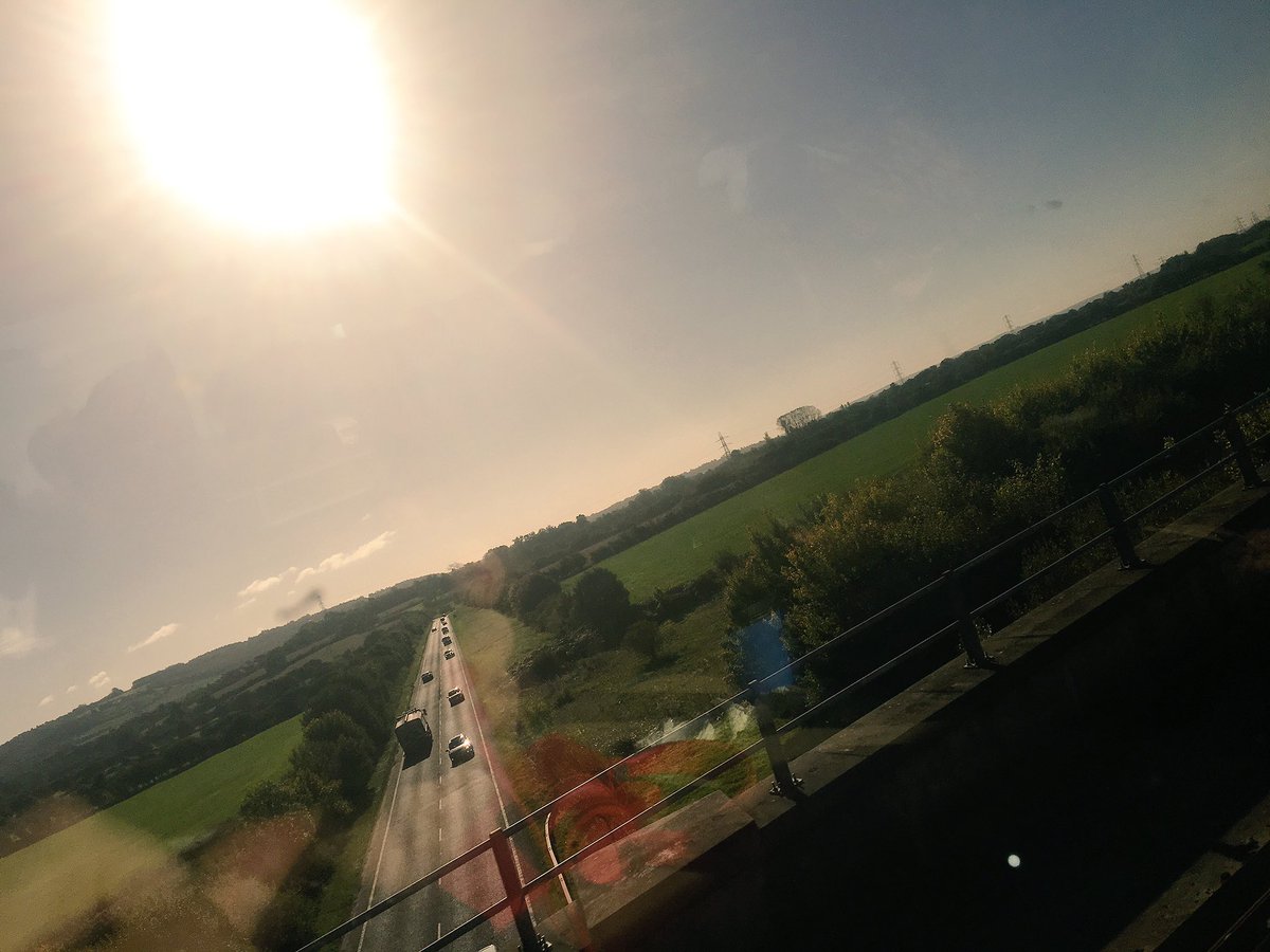 _laurencurrie_'s tweet photo. On way to Bristol to deliver closing keynote @PraxisAuril #auril2017 will be channeling @myderbi 's brain into the room 🙌🏻 #servicedesign https://t.co/3i2ylTDXPh