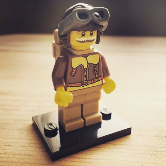 IrvinJackets's tweet image. You know the Irvin jacket is good when @LEGO_Group dress a pilot in one! #irvin #flyingjacket    📸: theokeycrow.co.uk