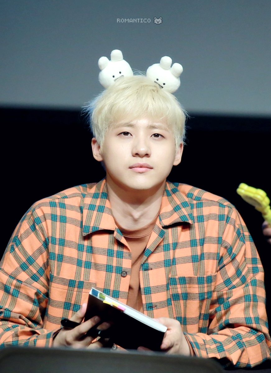 shindongwookr's tweet photo. 171006 건대 커먼그라운드 팬싸인회
#B1A4 #신우 #CNU

-
토깽이는 귀여운건데
이 곰토끼는 잘생기기 까지 해 🐰 https://t.co/l4QiSTow2V