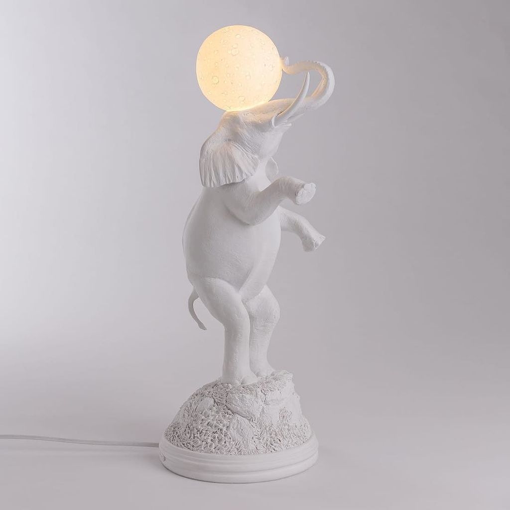 SELETTIworld's tweet photo. #Seletti Elephant Lamp by @marcantonio 🐘🌕 #marcantonio https://t.co/eE2zxwTiwx https://t.co/13g0xHYPeG