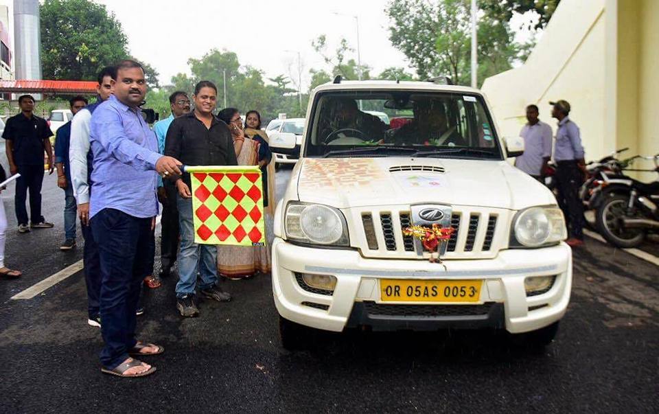 CoffeeBytesMag's tweet photo. A unique expedition #WaterfallsofOdisha to document &amp; create awareness abt our beautiful waterfalls of #Odisha flagged off today https://t.co/BbQ7FwzpbX