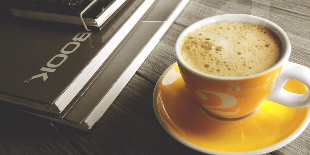 gente_educada's tweet photo. El aroma, un libro, la sensacion de que no hay nadie mas a nuestro lado. ¿Cuando fue la ultima vez que lo disfrutasteis? #Unratitoparami https://t.co/IPMAUoTFnI