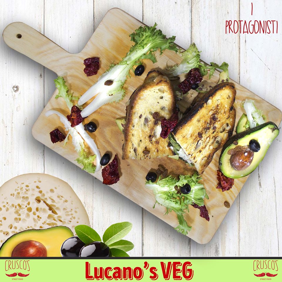 GustatiUnPepero's tweet photo. #Vegetariani? Noi di Crusco's non vi lasciamo a digiuno.

Per il #WorldSmileDay, la #Basilicata vi vuole far sorridere di gusto!
#streetfood https://t.co/6TDRQmCXD4