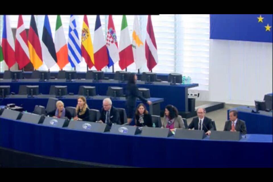 ZenitEuroscola's tweet photo. Now, a round of questions from students to the political leaders https://t.co/KgtxJCMmrP