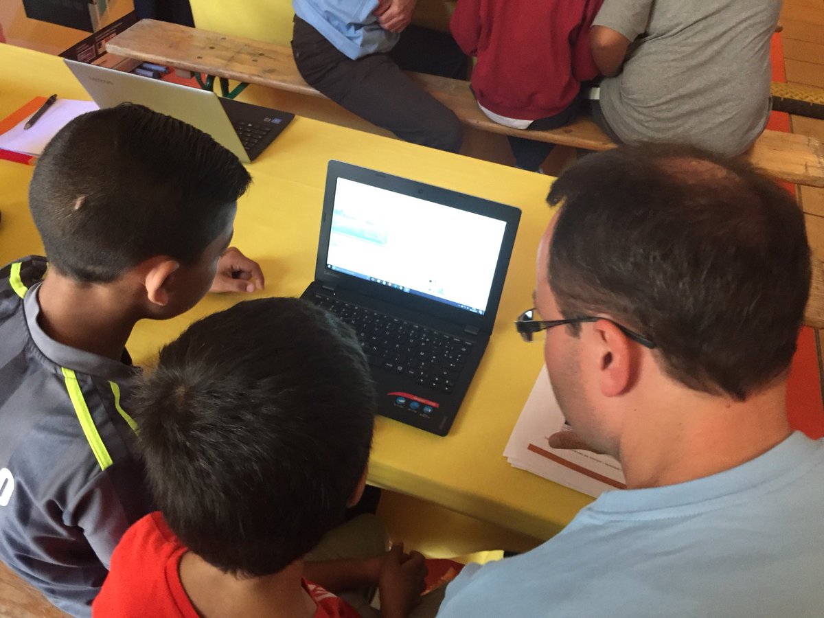 LaLigue33's tweet photo. Les @VoyageursduCode de la Ligue 33 sont présents pour animer des ateliers @scratch toute la journée au #linkids avec @LinkLibourne ! https://t.co/Ap7OPdcXRE