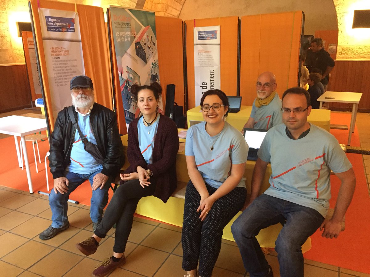 LaLigue33's tweet photo. Les @VoyageursduCode de la Ligue 33 sont présents pour animer des ateliers @scratch toute la journée au #linkids avec @LinkLibourne ! https://t.co/Ap7OPdcXRE