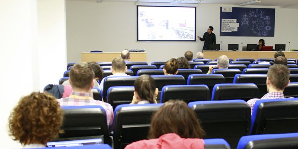gie_donostia's tweet photo. [Workshop] @FractalCOST Hector Herrero and Karmele López de Ipiña @EleKin_ https://t.co/FTnTSVUXms